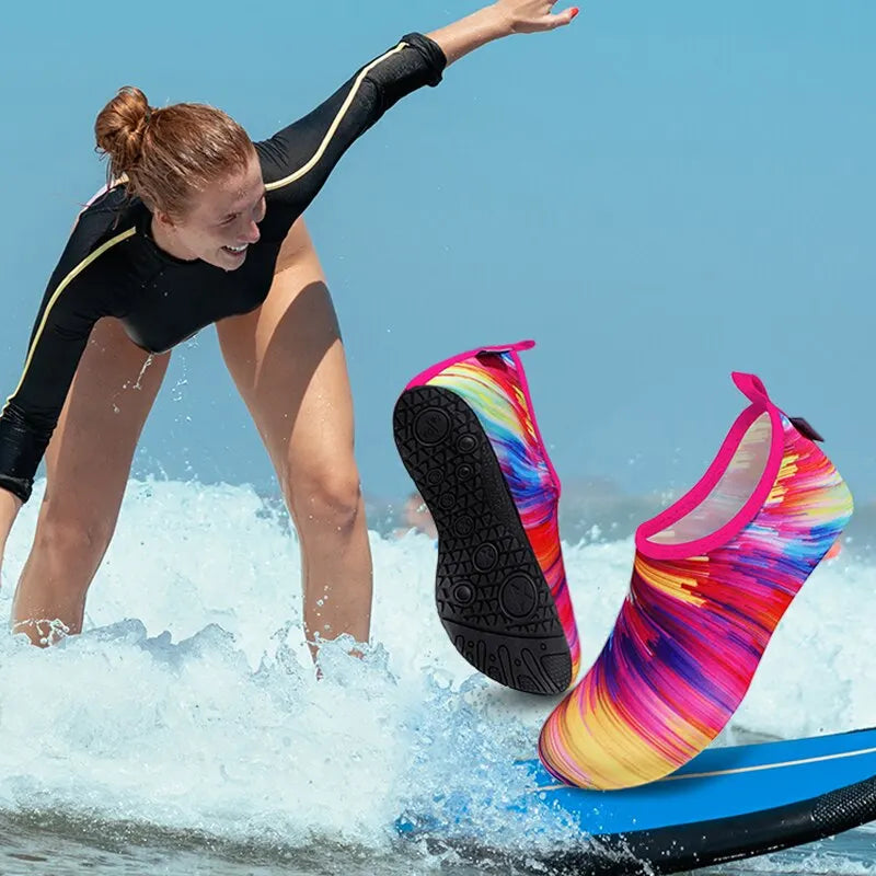 Sapatilhas para ambiente com água ou prática de esportes como surf, mergulho e natação.